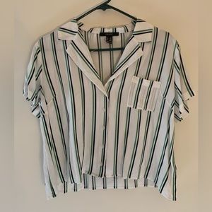 Striped short sleeve casual collared shirt